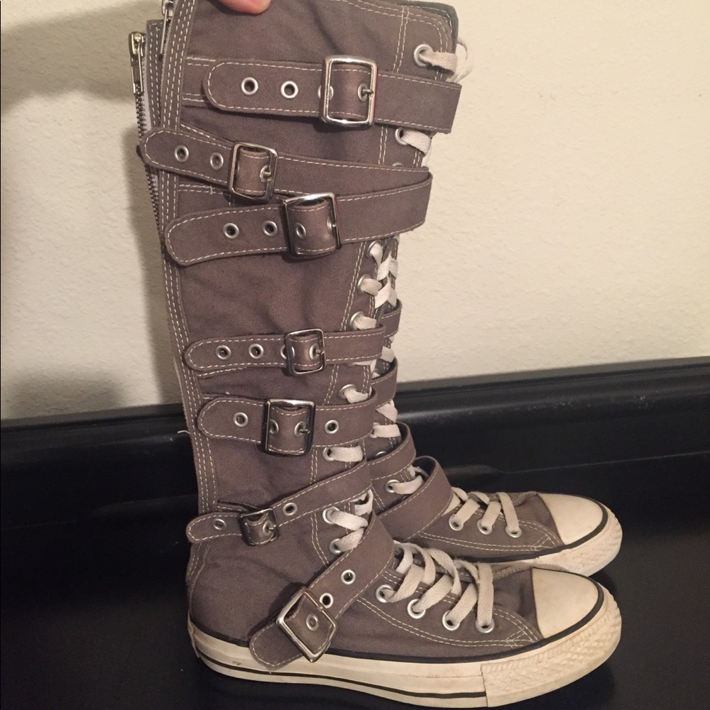 Gray knee hi-top strappy converse sneakers